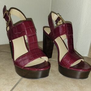 MICHAEL Michael Kors Becker Platform in Berry Embrossed Leather size 8.5